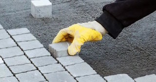 Укладка тротуарной плитки 50 на 50 в Дзержинском в октябре