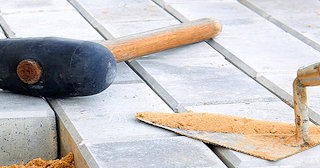 Профессиональная укладка тротуарной брусчатки в Дзержинском в октябре