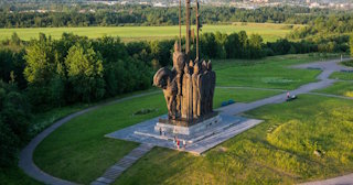 Благоустройство памятников в Дзержинском от 921 руб. – компания ТротуарнаяПлитка
